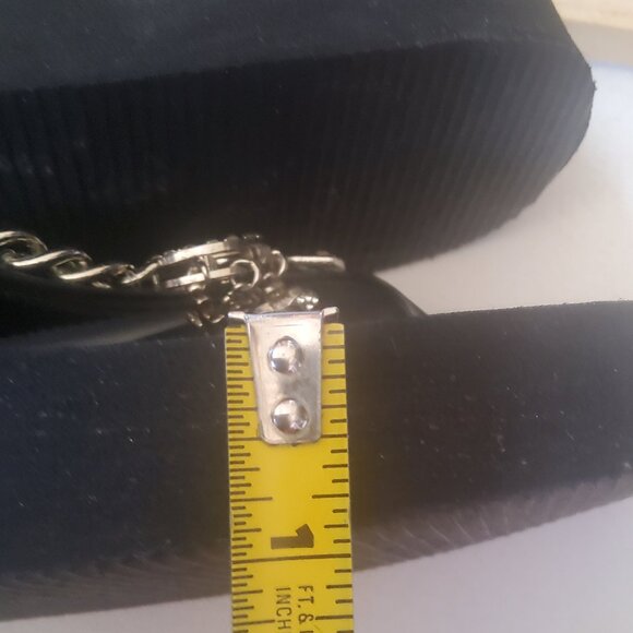 GUESS  SANDALS gently used Size 9 - Picture 10 of 11